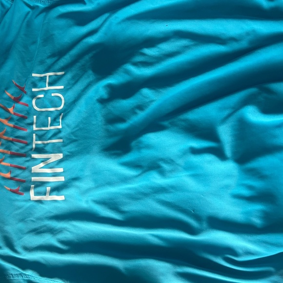 Hooded long sleeve fin tech shirt - Picture 2 of 2